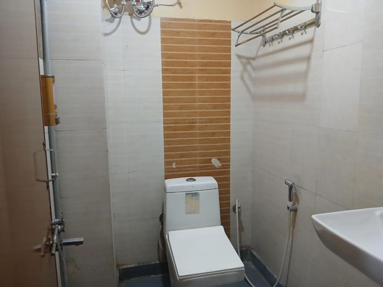 Blossoms Room Hotel Alekhya Residency- Luxury Lollection Hyderabad Eksteriør billede